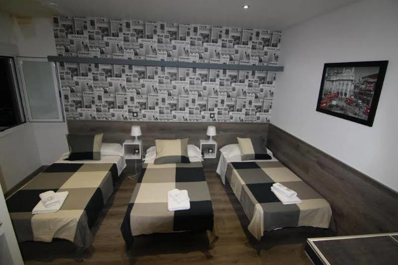 Hostal Mh Fuencarral Madrid Eksteriør bilde The lounge at the airport