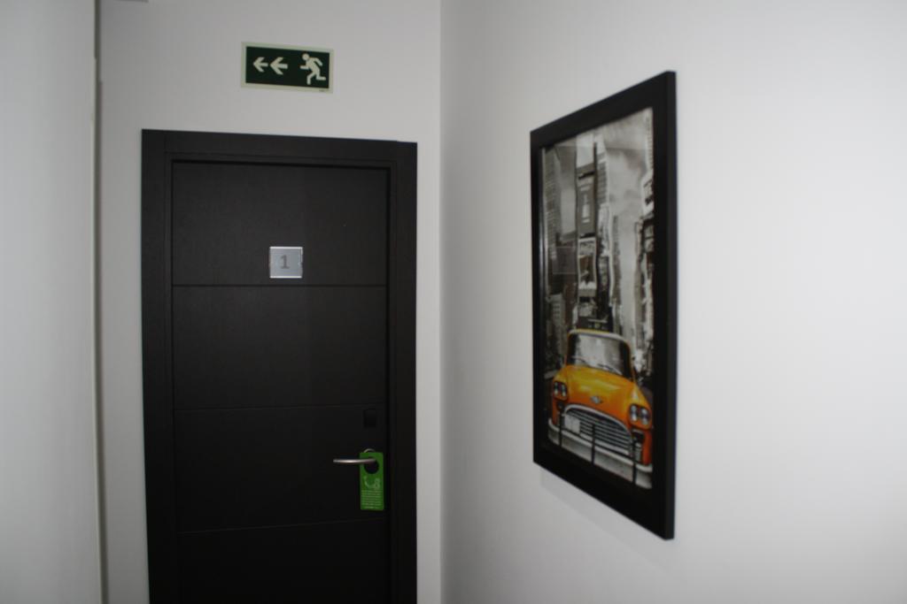 Hostal Mh Fuencarral Madrid Eksteriør bilde